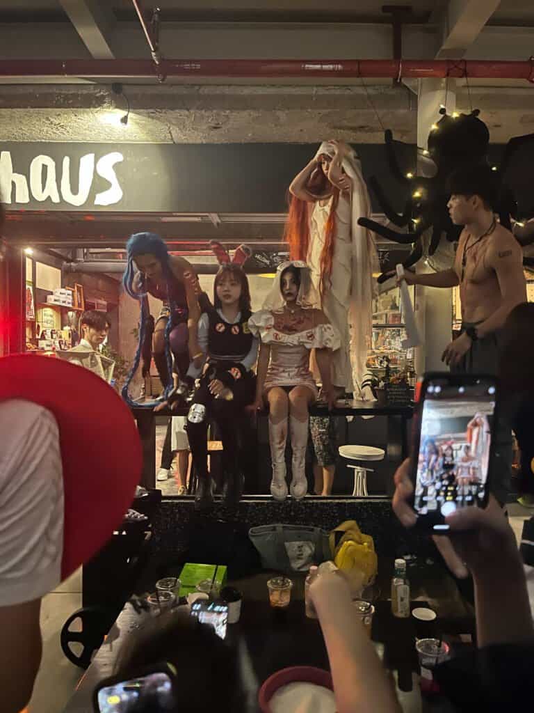 Dab haus, coffee shop, China, Shenzhen, aPark, Halloween, fancy dress, women, costumes