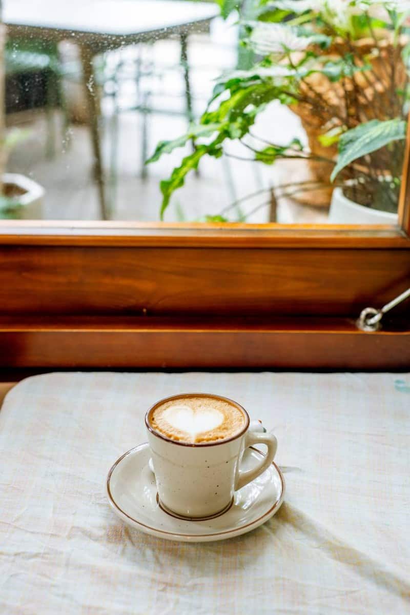 Coffee with heart-shaped latte art at coffee shop Moon Ke Coffee (Moon可咖啡), Shenzhen, photographed for thirstyguide.com